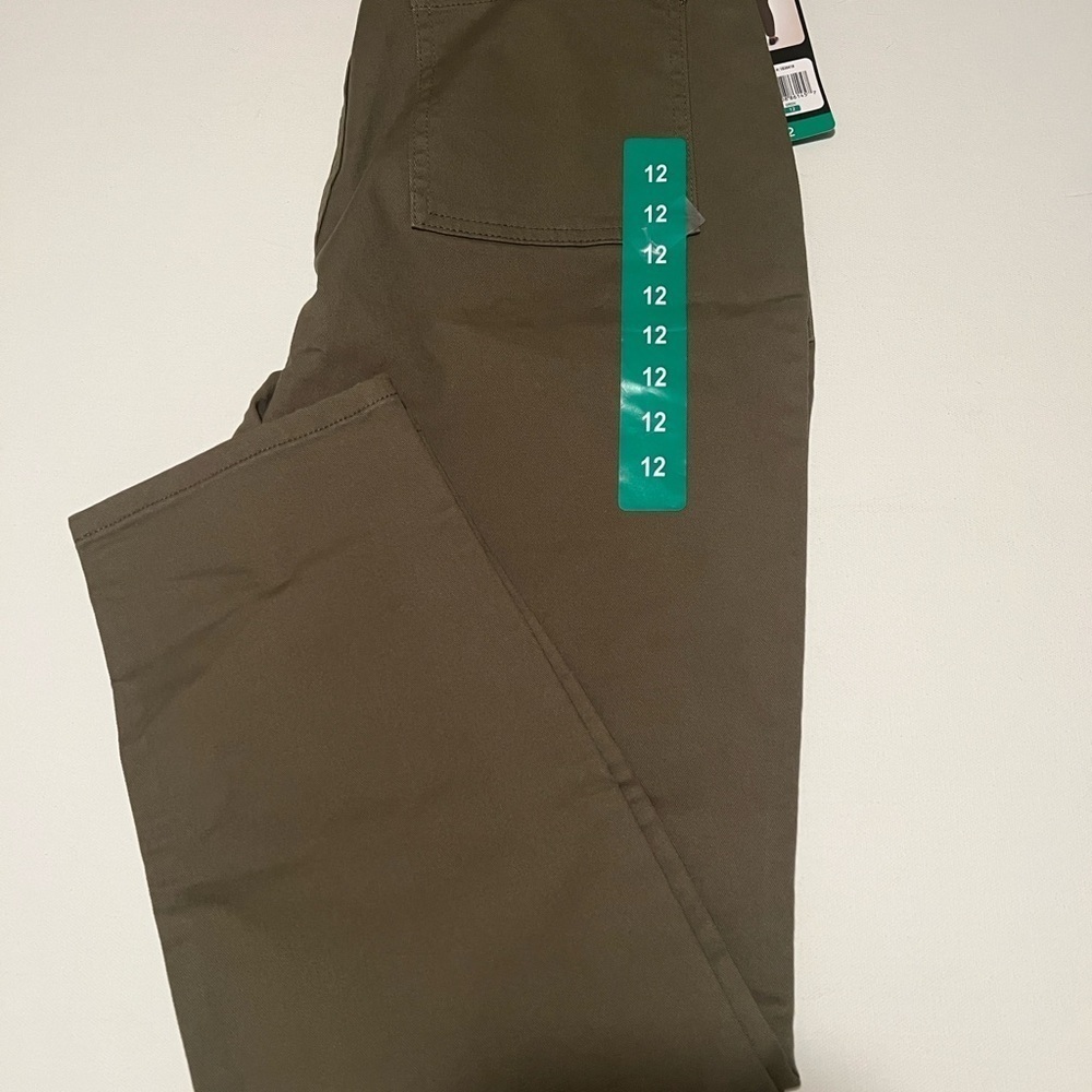 NWT Banana Republic Olive Green Dress Pants
Women's 12x27" Inseam (F2)